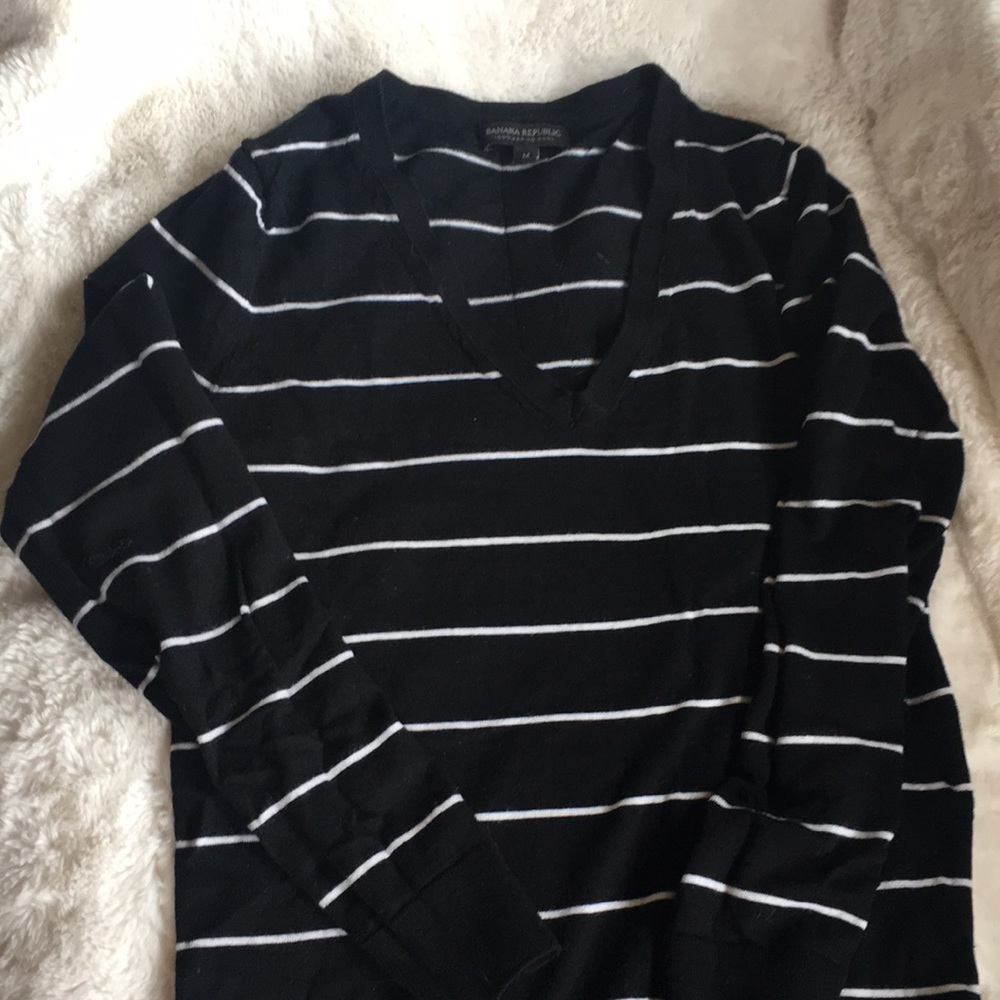 Black & white Banana Republic Factory medium
